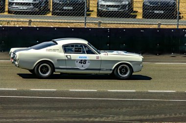 Klasik araba yarışı.