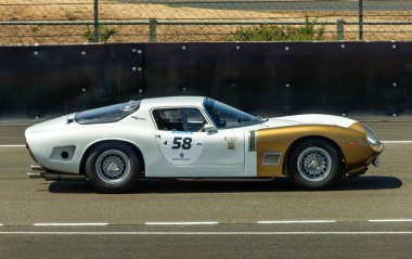 Klasik araba yarışı.