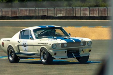 Klasik araba yarışı.