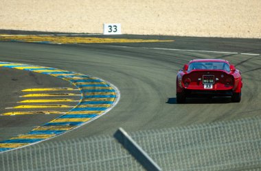 Klasik araba yarışı.