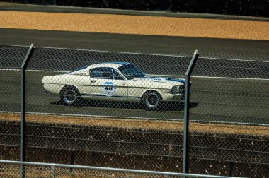 Klasik araba yarışı.