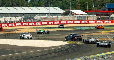 Klasik araba yarışı.