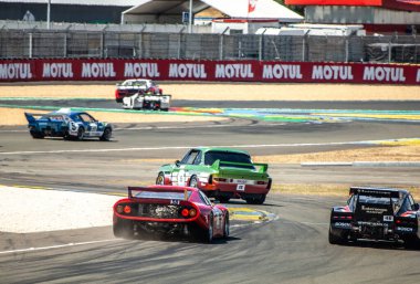 Klasik araba yarışı.