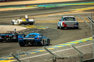 Klasik araba yarışı.