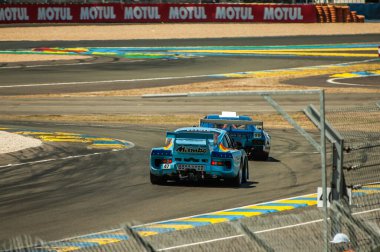 Klasik araba yarışı.