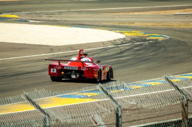 Klasik araba yarışı.