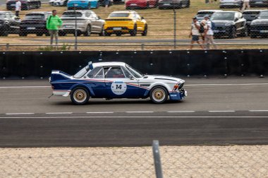 Klasik araba yarışı.