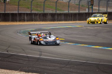 Klasik araba yarışı.