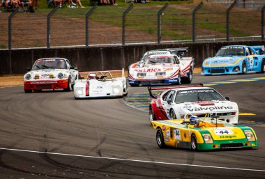 Klasik araba yarışı.