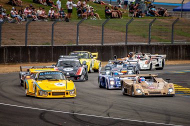 Klasik araba yarışı.