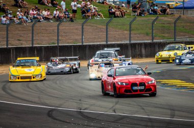 Klasik araba yarışı.