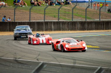 Klasik araba yarışı.