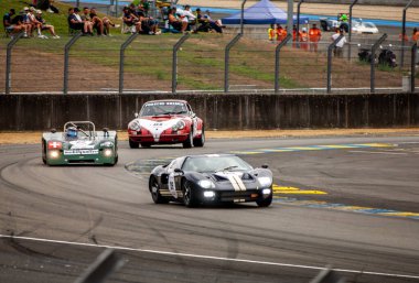 Klasik araba yarışı.