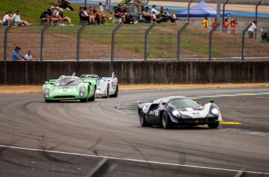 Klasik araba yarışı.