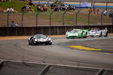 Klasik araba yarışı.