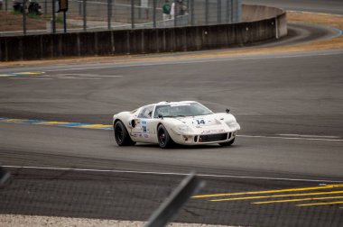 Klasik araba yarışı.