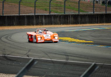 Klasik araba yarışı.