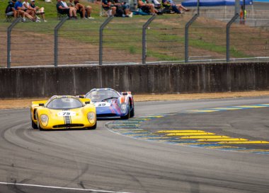 Klasik araba yarışı.