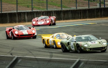 Klasik araba yarışı.