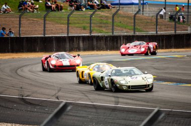 Klasik araba yarışı.