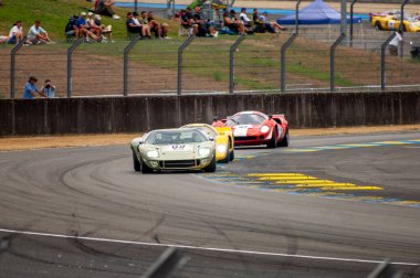 Klasik araba yarışı.