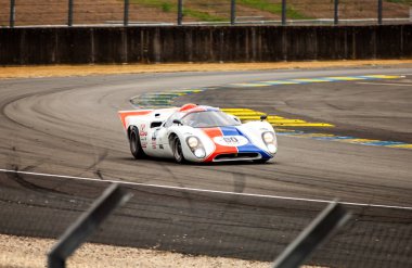 Klasik araba yarışı.