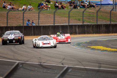 Klasik araba yarışı.