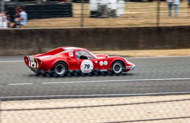 Klasik araba yarışı.