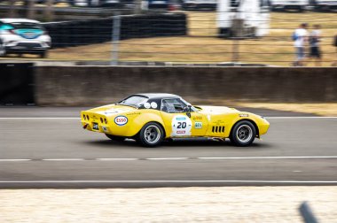 Klasik araba yarışı.