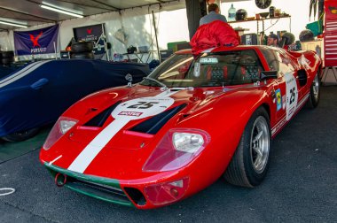 Klasik araba yarışı.