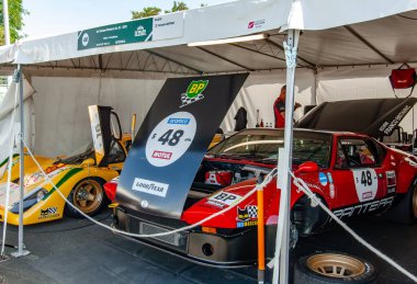 Klasik araba yarışı.