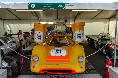 Klasik araba yarışı.