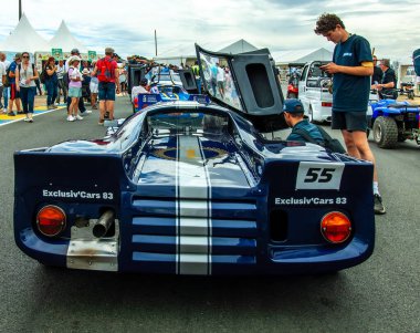 Klasik araba yarışı.