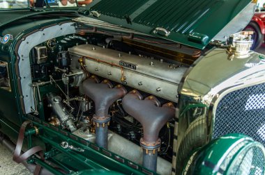 Klasik araba yarışı.