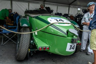 Klasik araba yarışı.