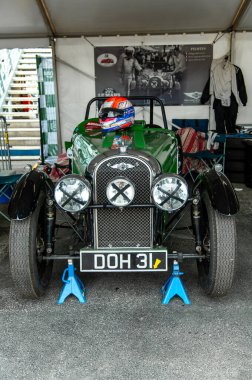 Klasik araba yarışı.