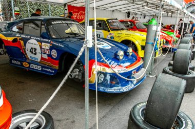 Klasik araba yarışı.