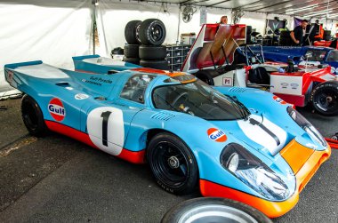 Süper yarışta araba yarışı