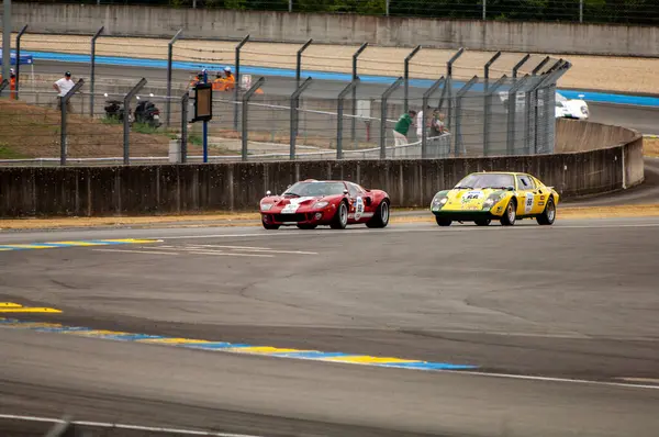 Klasik araba yarışı.