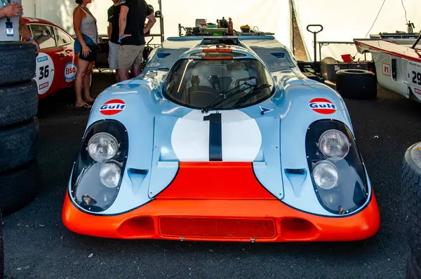 Klasik araba yarışı.