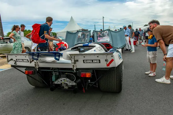 Klasik araba yarışı.