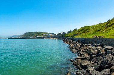 Deniz kıyısının güzel manzarası