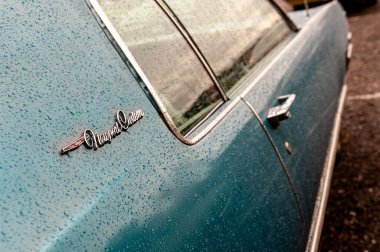 Otoparka park etmiş arabalar..