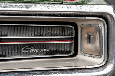 Otoparka park etmiş arabalar..