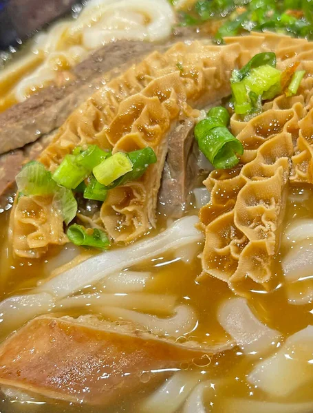 Tigela Comida Cozinhada Vertical Hong Kong Entranhas Carne Macarrão — Fotografia de Stock
