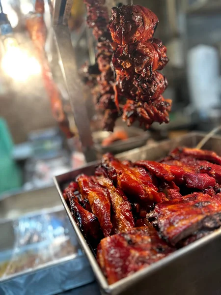 Vertical Hong Kong Cozinhou Carne Porco Grelhada Venda Mercado Noturno — Fotografia de Stock