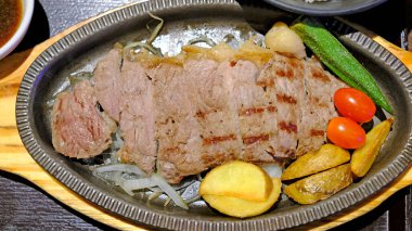 Japon yemekleri Teppanyaki 'yi doğradı.