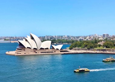 Avustralya 'nın dış cephesi Sydney Opera Binası ve şehir merkezi