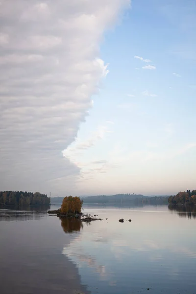 Στην Άκρη Ενός Νέφους Ακριβές Σύννεφο Άκρη Και Φθινόπωρο Τοπίο — Φωτογραφία Αρχείου