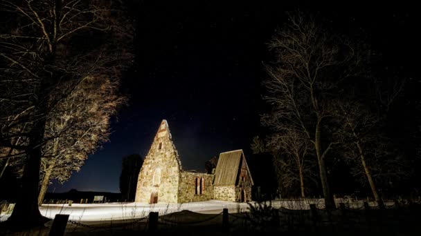 古い教会の遺跡と教会は冬の夜に破壊された ノーマルモードタイムエラー — ストック動画